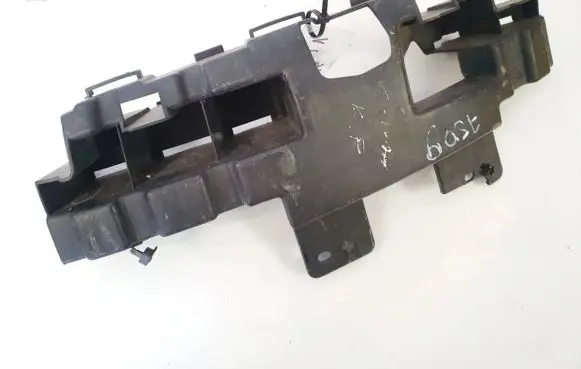 Headlight/headlamp mounting bracket