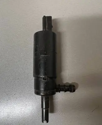 Volkswagen Touran I Headlight washer pump 3B7955681 001016
