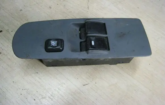 Mitsubishi Colt Electric window control switch MR587477
