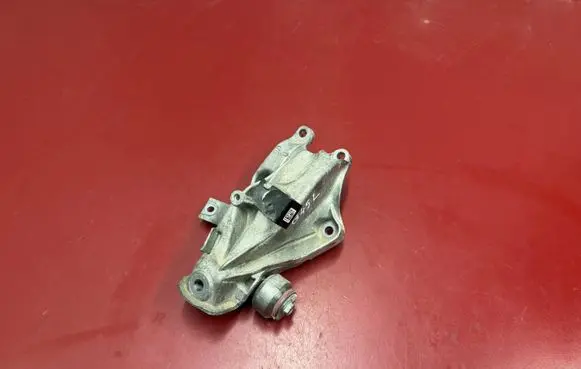 BMW X3 G45 Engine mounting bracket 9847393 22119847393