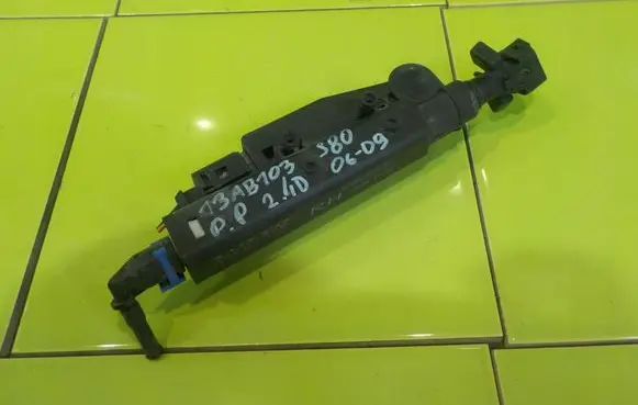Volvo S80 Headlight washer pump 30663580
