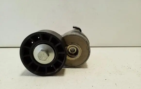 Iveco Daily 5th gen Generator/alternator belt tensioner