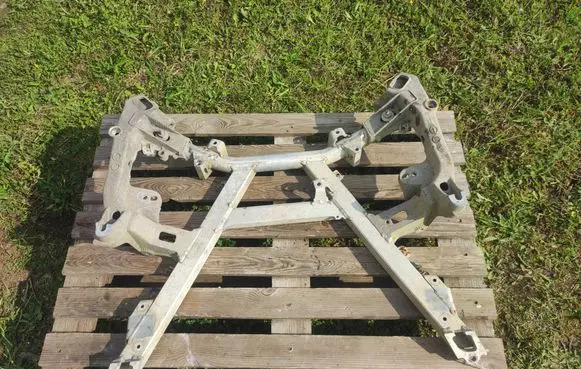 BMW 5 E39 Front subframe 1092867