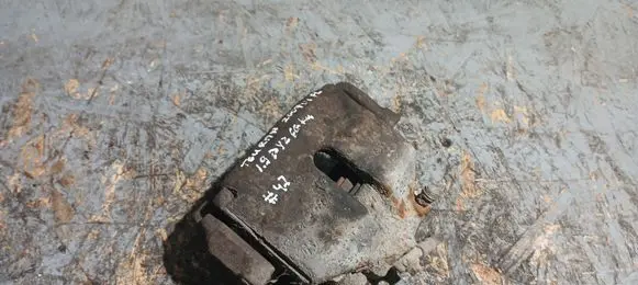 Volkswagen Touran I Front brake caliper