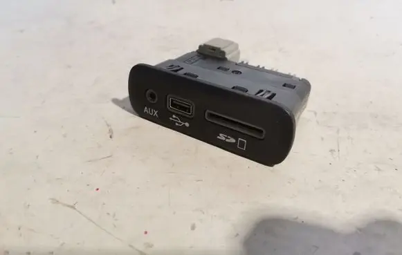 Dodge Challenger USB socket connector 68206384AC