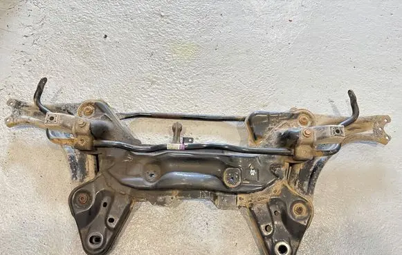 Peugeot 208 I Front subframe 