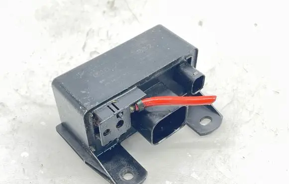 Mercedes-Benz E W211 Glow plug pre-heat relay 0285454032