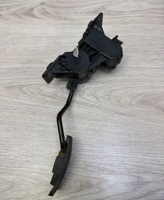Mitsubishi Grandis Accelerator throttle pedal APM30005 5Y240009