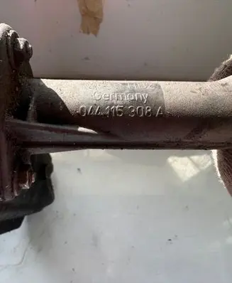 Volkswagen Transporter - Caravelle T4 Oil fill pipe 044115308A