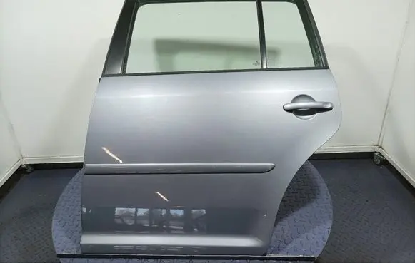 Volkswagen Cross Touran I Rear door 