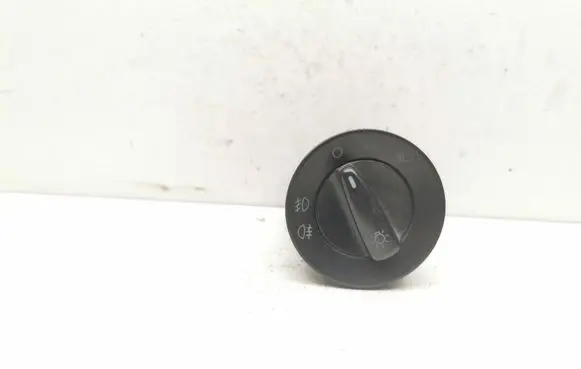 Volkswagen Golf IV Light switch 1C0941531A