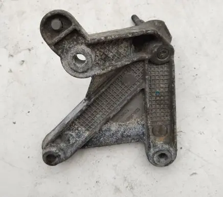 Renault Megane II Engine mounting bracket 8200043084