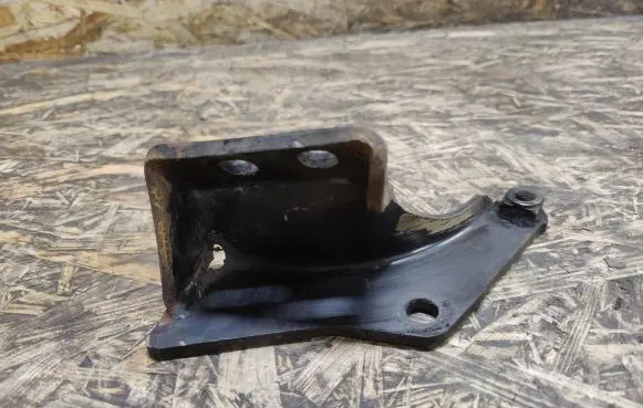Nissan 240ZX, 280ZX, 300ZX Engine mounting bracket