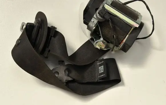 BMW 5 F10 F11 Front seatbelt 617936000 2724174806 7241748