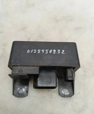 Mercedes-Benz C W202 Glow plug pre-heat relay 0195456932