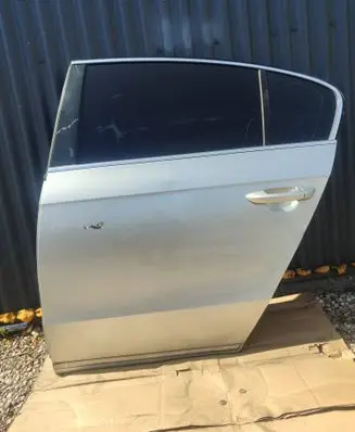 Volkswagen PASSAT B7 Rear door 
