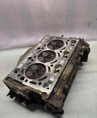 Volvo XC40 Engine head 32257576