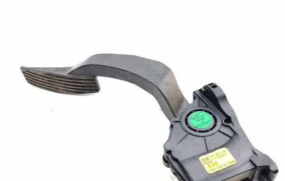 Accelerator throttle pedal