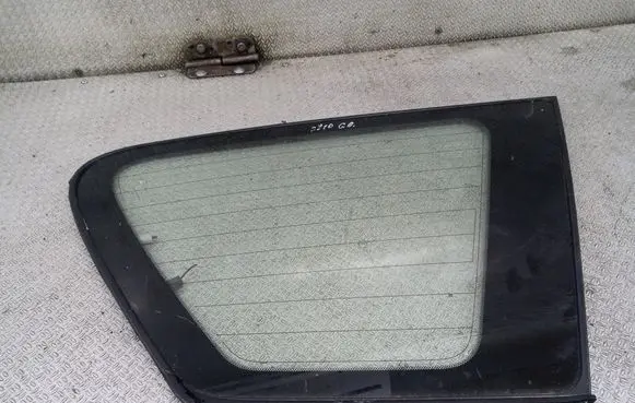 Toyota Avensis Verso Rear vent window glass 