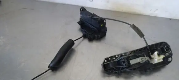 Renault Megane III Front door lock 806060041R