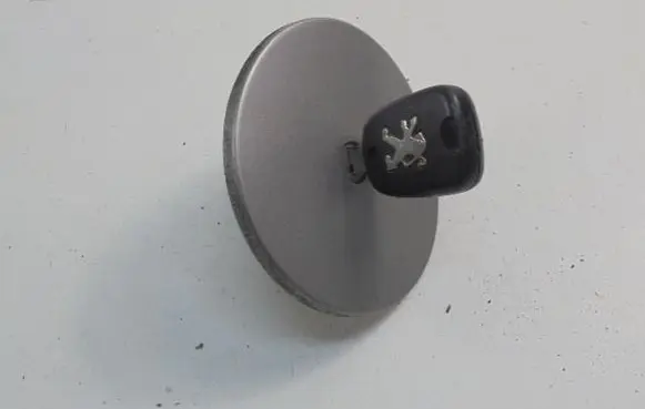 Peugeot 206 CC Fuel tank cap 9628582180
