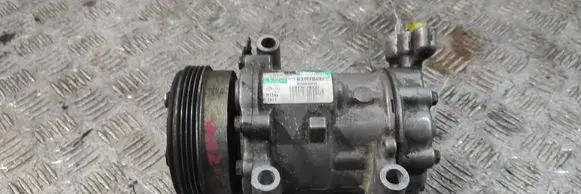Dacia Sandero Air conditioning (A/C) compressor (pump) 8200840899