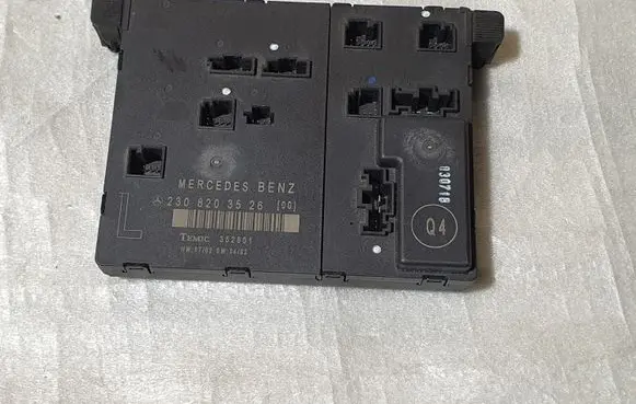 Mercedes-Benz SL R230 Door control unit/module 2308203526 A2308203526