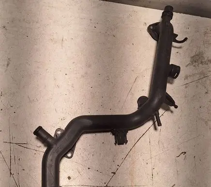 Engine coolant pipe/hose