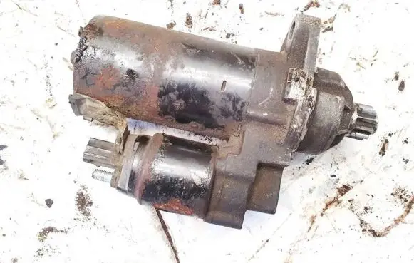 Volkswagen PASSAT B6 Starter motor 1005831320