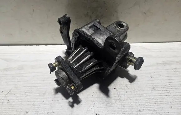 BMW 5 E34 Power steering pump 1132987 2953926 7681955165