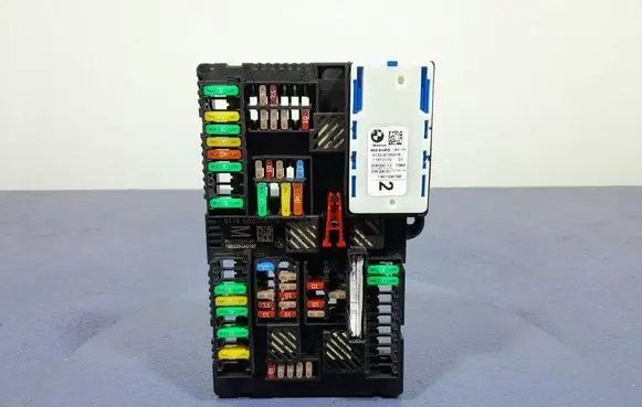 BMW M5 Fuse box set 6837091