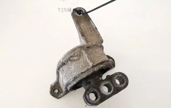 Opel Zafira A Engine mount bracket 90575772yl 90575779ym