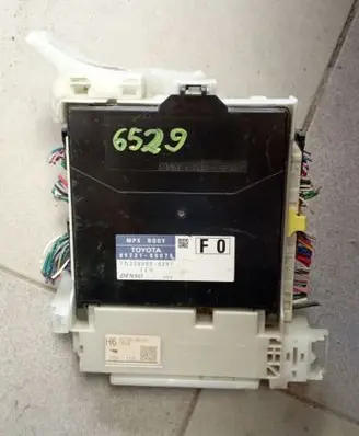 Toyota Sienna XL30 III Central body control module 8922108070