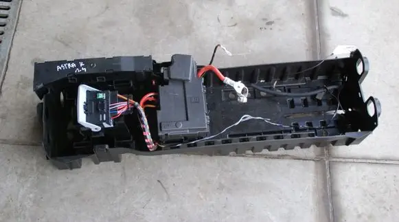Battery box tray