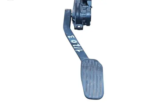 Volvo V70 Accelerator throttle pedal 30666661