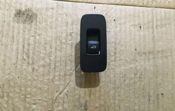 Volvo V40 Electric window control switch 1303822