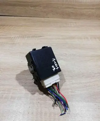 Toyota Auris 150 Window wiper relay 8594002040 4230001071