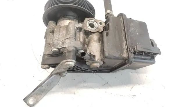Mercedes-Benz E W212 Power steering pump A0064664701 7693900514