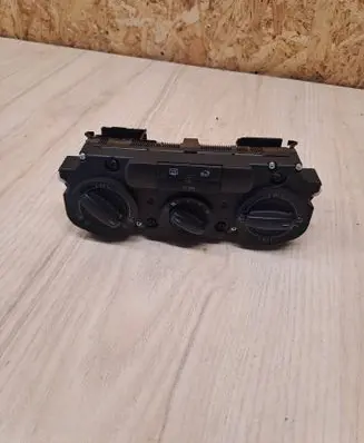 Volkswagen Golf V Climate control unit