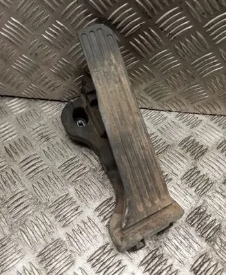 Accelerator throttle pedal