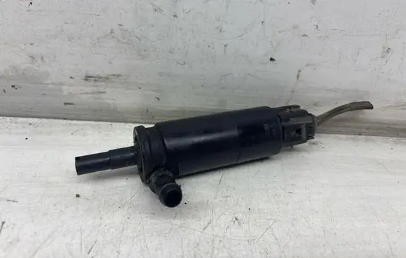 Skoda Octavia Mk2 (1Z) Headlight washer pump 3B7955681