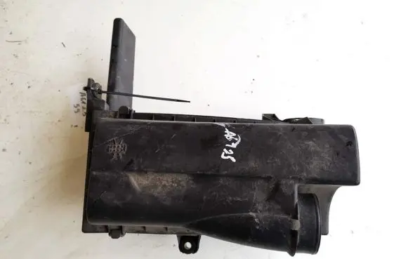 Mitsubishi Space Star Air filter box mb957382 mr224493