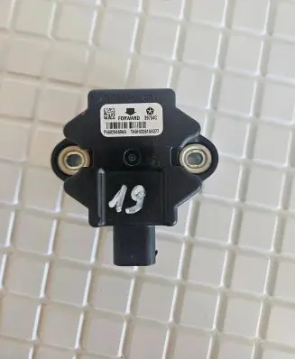 Jeep Grand Cherokee ESP acceleration yaw rate sensor P56029469AA F0RWARD TAAH13261AA377