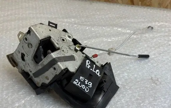 BMW 5 E39 Front door lock 67118352165 8352165