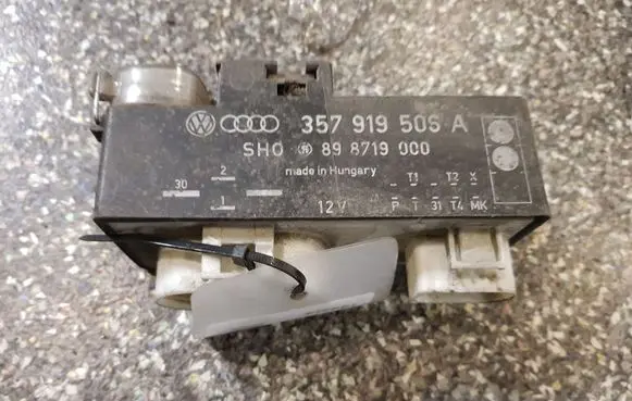 Volkswagen Golf IV Coolant fan relay 357919506A