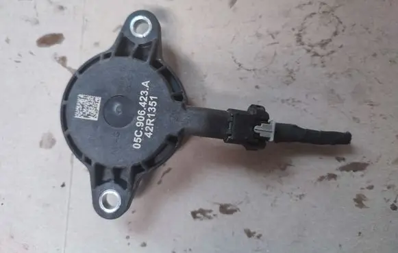 Volkswagen Golf VIII Camshaft position sensor 05C906423A
