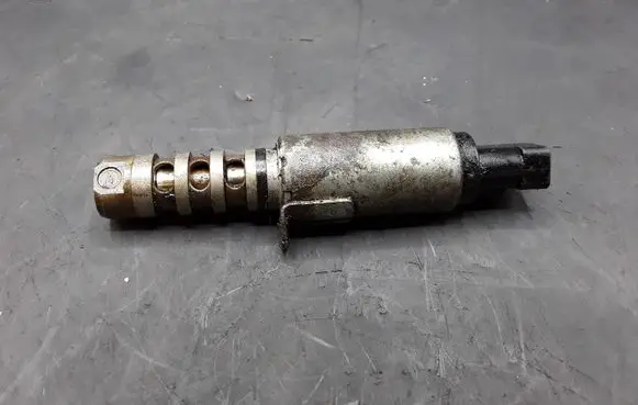 Audi A6 S6 C6 4F Camshaft vanos timing valve 06E109257J