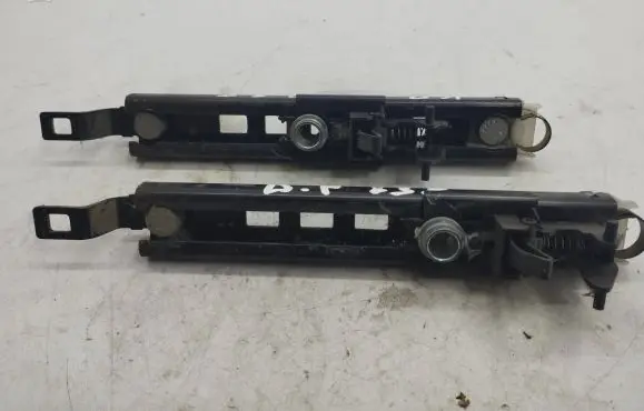 Opel Astra H Seat belt height adjuster 13166032