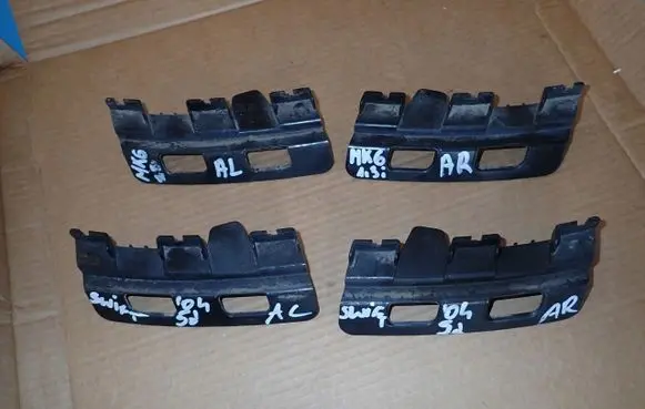 Suzuki Swift I Front bumper mounting bracket