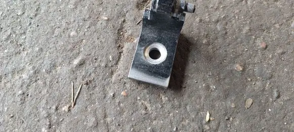 BMW X5 F15 Front door lower hinge 7325056